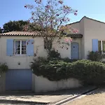 Jardin Arbore, Belle Maison Piscine Holiday home *