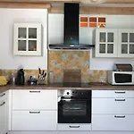 Holiday home Jardin Arbore, Belle Maison Piscine