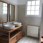 Jardin Arbore, Belle Maison Piscine Holiday home